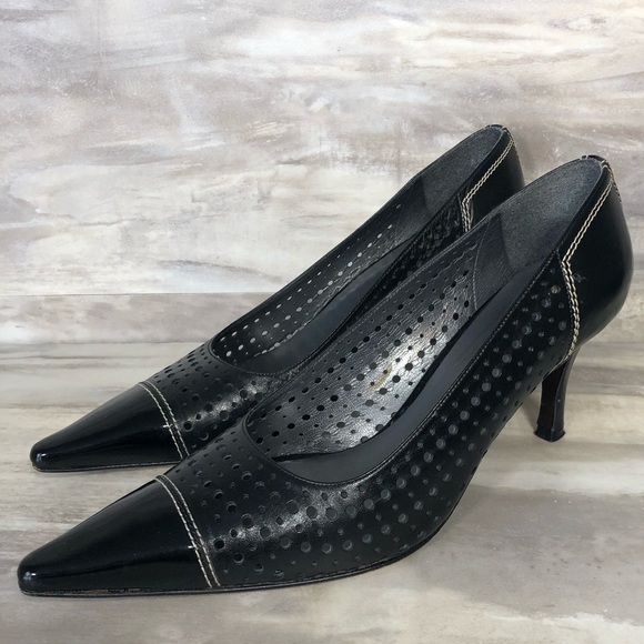 Stuart Weitzman Shoes - Stuart Weitzman Pointed Toe Heels